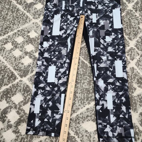 Under armour black and Grey women's size medium crop leggings - Picture 3 of 6